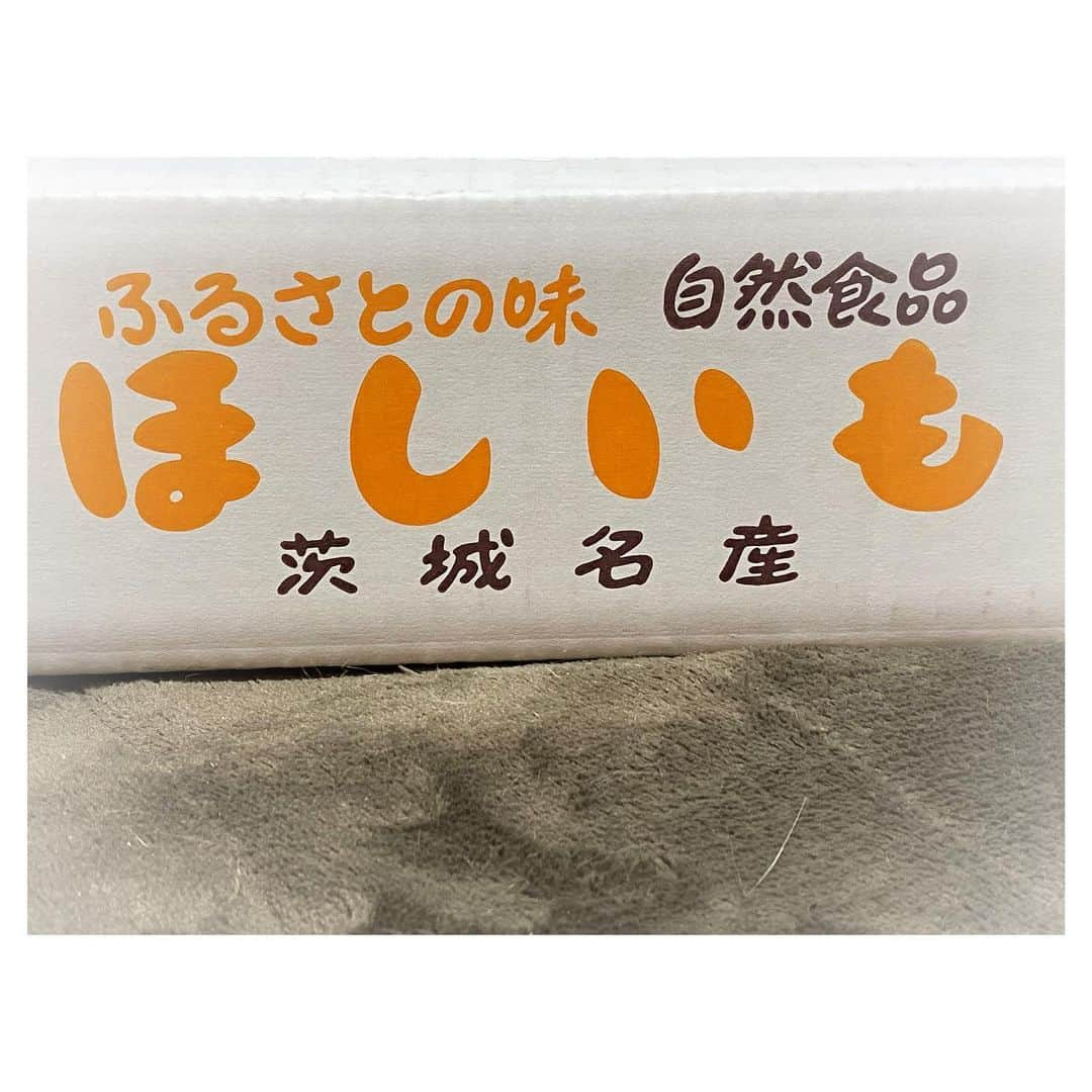 香音有希さんのインスタグラム写真 - (香音有希Instagram)「一昨日、 #七海ひろき  #REDandBEAR  千穐楽を観劇させて頂きましたー！ . 面白かったー！！！客席からも一緒に乗船し終始謎解きを共に参加してワクワクしました☺️❤ 👞もあるし！続編希望ー‼︎‼︎ カイちゃんOG初公演お疲れ様でした👏変わらぬ男前‼︎ . カイちゃんは先日私が世の中で一番美味しいと思う干し芋🍠を送ってくれたのです😭😭😭 忙しいのに優しいのよ惚れてまう。 予科生の時食べてるのを貰って衝撃を受けたこの干し芋🍠🍠 ありがとう茨城 ありがとうカイちゃん 頑張れる~😭 #茨城 #干し芋王子 . . そして本日は #舞台キューティーハニー サンシャインにて場当たり稽古でした つい一昨日カイちゃんの舞台を観にきたサンシャイン！🤣 ご縁ね(*´ω｀*) 明日はいよいよ初日です✨ 物凄く気温が低くなるみたいですのでお越しになる際は暖かくしていらしてくださいね☺️❤️ 本編、そしてLIVEで一緒に熱く盛り上がりましょーっ！！！！」2月5日 23時29分 - kaonyuki_yukako