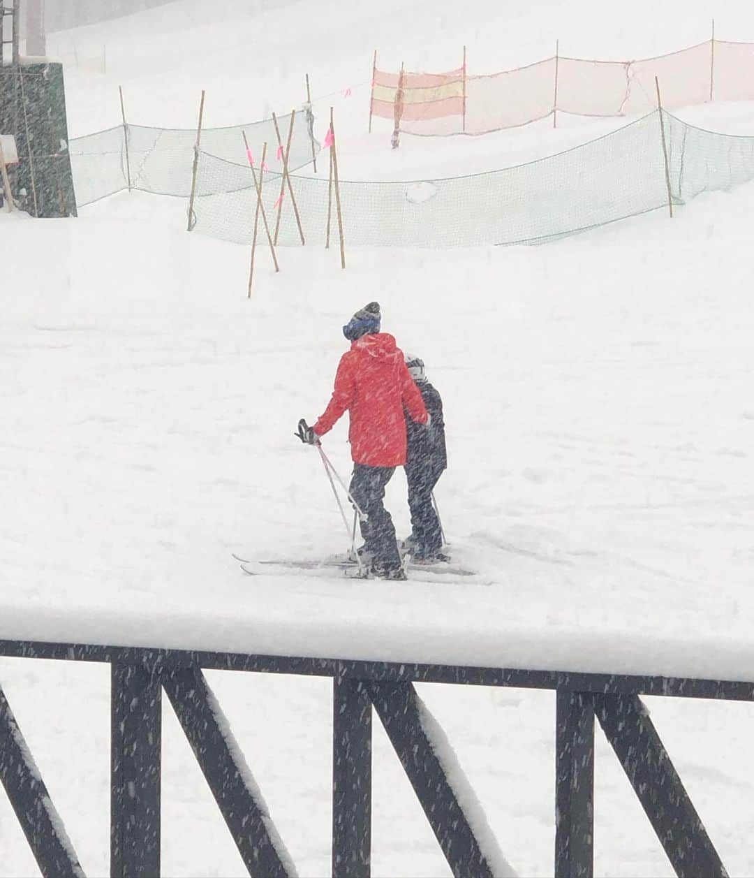 伊藤みきさんのインスタグラム写真 - (伊藤みきInstagram)「とっても楽しいスキーだった。 チャレンジする姿勢を見れて、上達するのを見れて、私は胸がいっぱいだ。 なによりもリフトが楽しいなぁ。スキーって、リフトの時間が好きかも。  鐘も鳴らせて良かった(^^) #結局楽しかったよって事 #備忘録」2月5日 23時38分 - itomikiitos
