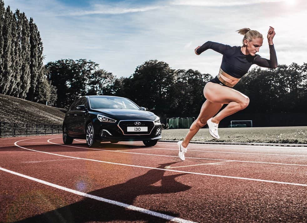 ハンネ・クレスのインスタグラム：「Happy to announce that @hyundaibelgium will join me on my #roadtotokyo 🏎 🎌  Did you know that the Hyundai logo is not only a simple H (from Hanne), but it’s also based on a silhouette of two individuals shaking hands? Or maybe two Cheetahs exchanging a relay baton?🤔😉 📸 @godinjonathan  #hyundai #teamwork #fastertogether #hyundaifamily #tokyo2020」