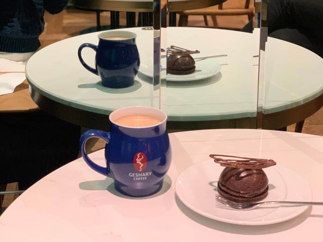 平山美春さんのインスタグラム写真 - (平山美春Instagram)「Café Time☕️✨💕 @gesharycoffee . #gesharycoffee #coffee #cafe  #tokyo #sweet」2月5日 23時46分 - miharuhirayama