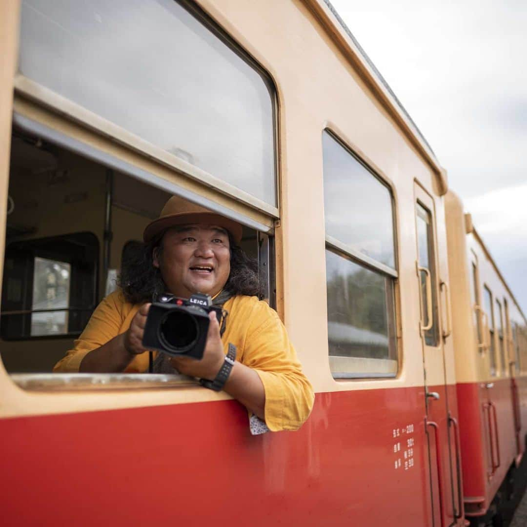 ライカさんのインスタグラム写真 - (ライカInstagram)「For Seiya Nakai, trains are much more than just a means of transport. Rather, they reflect the sentiments of the countless travellers who use them every day. Learn more about one of Japan's best known railway photographers and his experience with our #LeicaSL2 (link in bio). #Leica #LeicaCamera #🔴📷 #itsyourchoice #trains #trainspotting #railway #trainphotography #trains_worldwide」2月6日 0時08分 - leica_camera