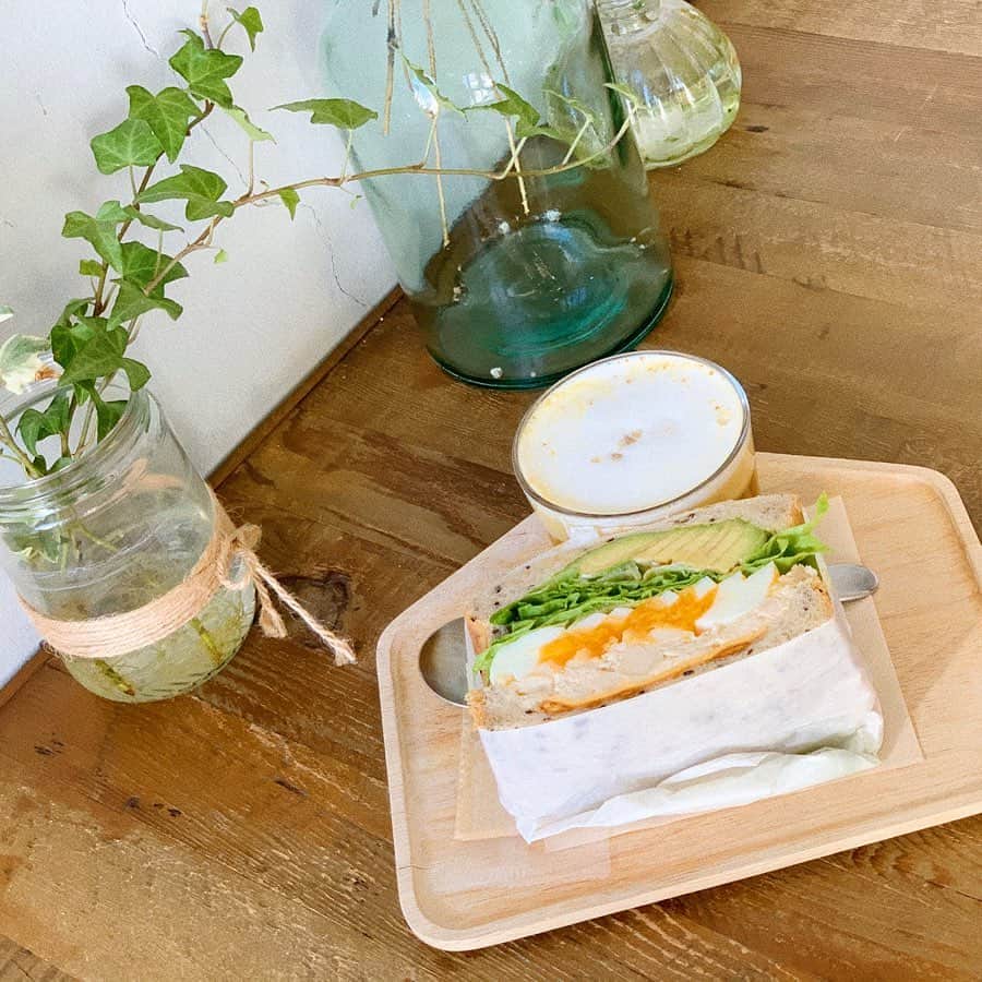 のインスタグラム：「ㅤㅤㅤ 素敵なブランチをした水曜日🌿👭🥪 #世田谷カフェ #断面萌え #SANDWICH」