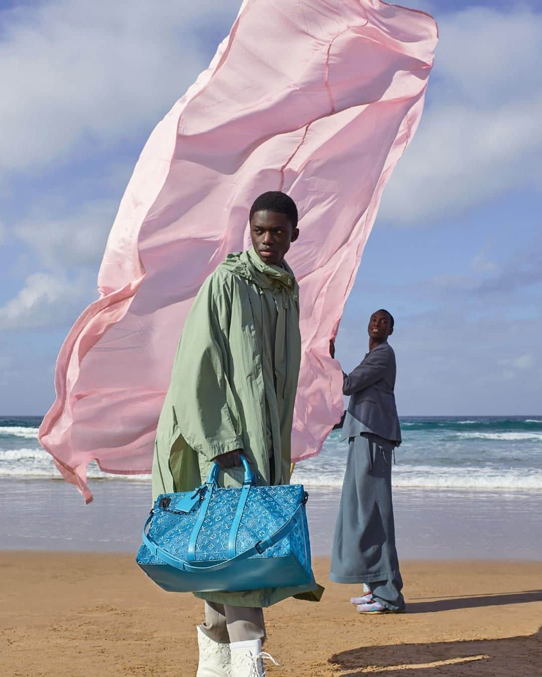 ルイ・ヴィトンさんのインスタグラム写真 - (ルイ・ヴィトンInstagram)「An evocative ode. For the #LVMenSS20 Campaign, @VirgilAbloh chose Africa as the starting point for a year-long exploration of global boyhood. Discover the latest #LouisVuitton Men’s Collection via link in bio.」2月6日 0時30分 - louisvuitton