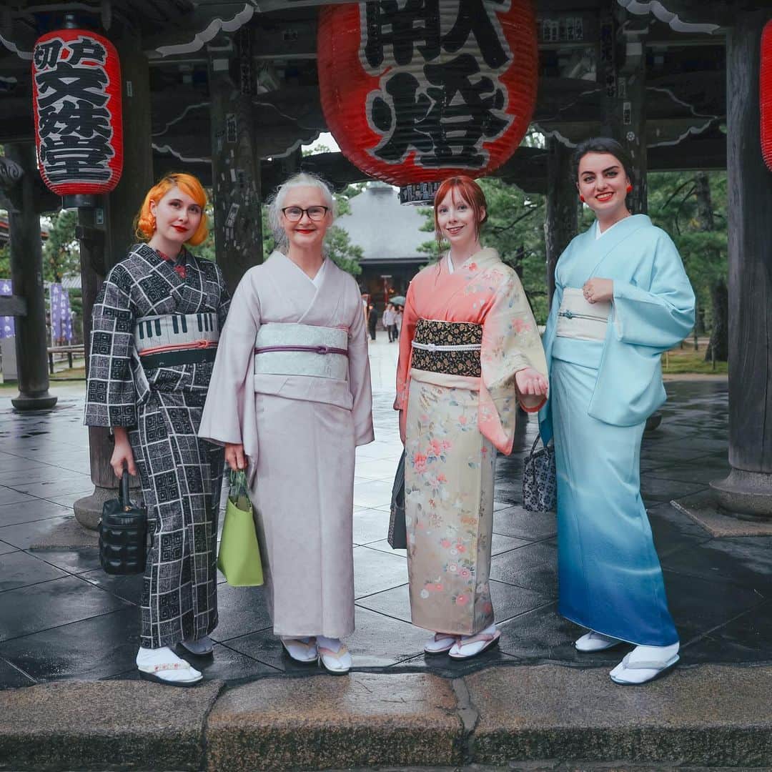 Anji SALZさんのインスタグラム写真 - (Anji SALZInstagram)「💝BLOG UPDATE💝 Have you ever heard of Tango Kimono? The majority of Kyoto made kimono are being dyed and woven in the Tango Region of Kyoto. We got to try these kimono first hand and join a kimono festival!  Read all about it: www.salz-tokyo.com 💫ブログ更新💫 丹後着物はご存知ですか？ 多くの西陣織や縮緬などの着物工房は丹後で作っています。 丹後の着物体験と天橋立のきもの祭りについて、レポートを書きました👘❤️ #mainichikimono #丹後」2月6日 0時36分 - salztokyo