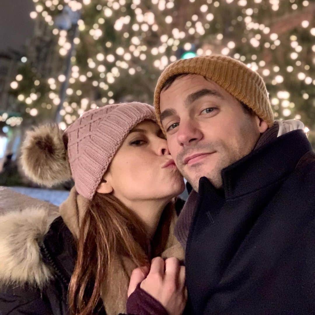 ブラント・ドーハティのインスタグラム：「Everyone go wish @kimdaugherty_ a happy birthday! She’s the best wife anyone could ask for and I’m so lucky to have her by my side. Literally, I’m laying next to her and ignoring her while I post online about her birthday so I really need this to go well」