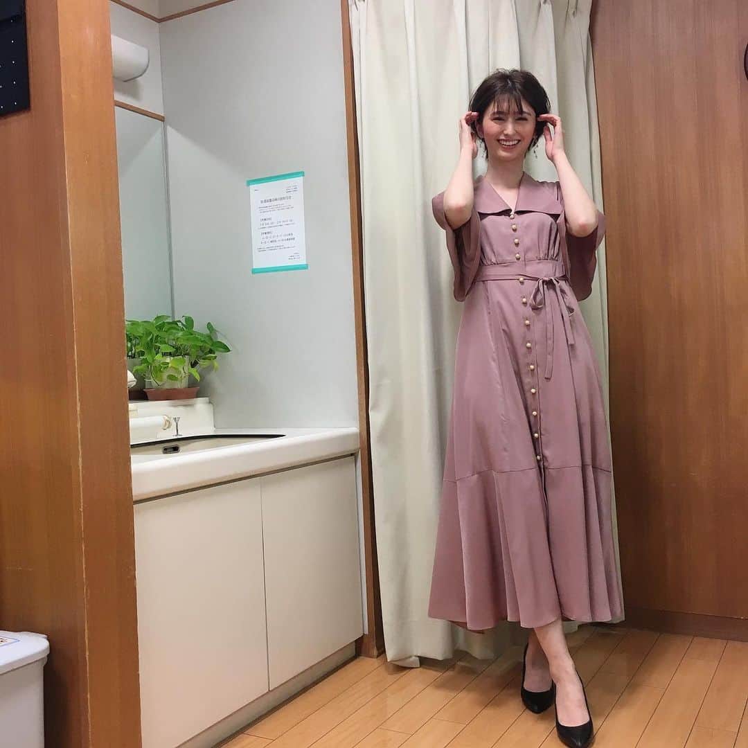 TBS「ビジネスクリック」さんのインスタグラム写真 - (TBS「ビジネスクリック」Instagram)「番組ご覧いただけましたか❓ 本日の #菜波 キャスターの衣装は #gyf_tokyo のワンピースでした👗 上品なのに可愛い💕  #ビジネスクリック #ビジクリ #tbs」2月6日 1時07分 - business_click