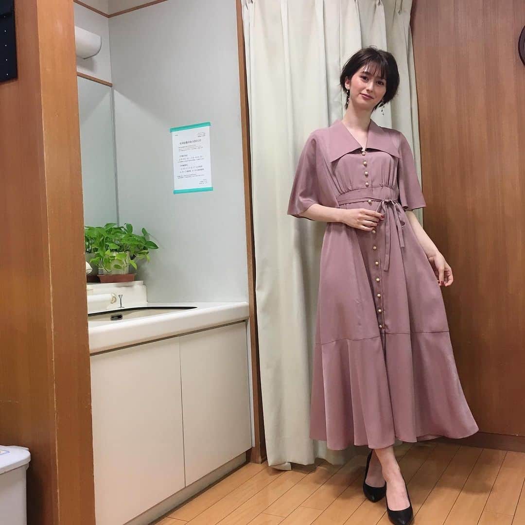 TBS「ビジネスクリック」さんのインスタグラム写真 - (TBS「ビジネスクリック」Instagram)「番組ご覧いただけましたか❓ 本日の #菜波 キャスターの衣装は #gyf_tokyo のワンピースでした👗 上品なのに可愛い💕  #ビジネスクリック #ビジクリ #tbs」2月6日 1時07分 - business_click