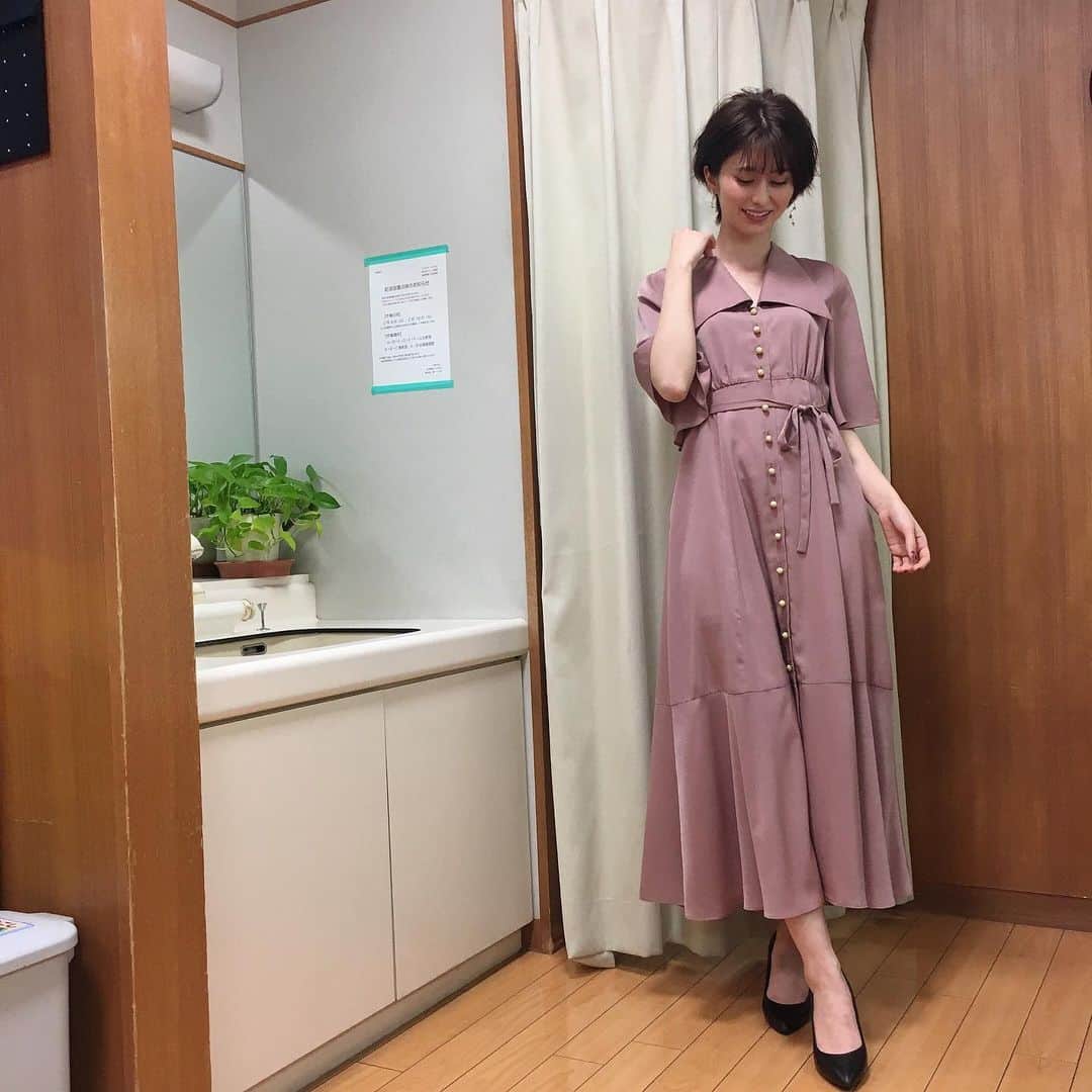 TBS「ビジネスクリック」さんのインスタグラム写真 - (TBS「ビジネスクリック」Instagram)「番組ご覧いただけましたか❓ 本日の #菜波 キャスターの衣装は #gyf_tokyo のワンピースでした👗 上品なのに可愛い💕  #ビジネスクリック #ビジクリ #tbs」2月6日 1時07分 - business_click