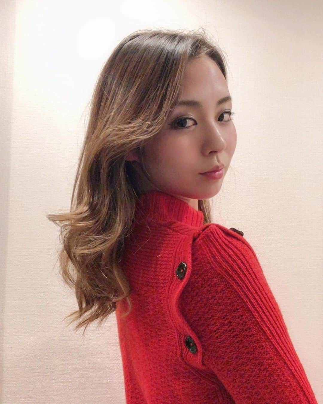 矢吹世奈のインスタグラム：「髪伸びたな💇🏻‍♀️❤️ #矢吹世奈」