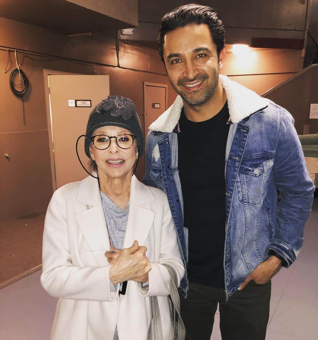 ペジ・ヴァーダトさんのインスタグラム写真 - (ペジ・ヴァーダトInstagram)「No big deal just got to meet one of the greats. Thank you @theritamoreno for being so gracious and allowing me to geek out. #legend #brilliant #ritamoreno」2月6日 1時15分 - pejvahdat