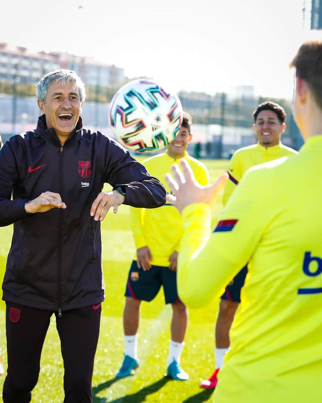 FCバルセロナさんのインスタグラム写真 - (FCバルセロナInstagram)「✅ Last training session before Athletic-Barça 🔜 #CopaBarça 🙌 Som-hi!」2月6日 1時45分 - fcbarcelona