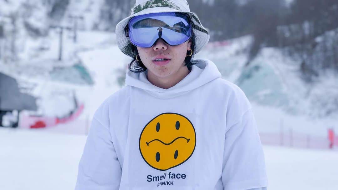 村上隆さんのインスタグラム写真 - (村上隆Instagram)「Tonari_no_Smaily_kun! at @kawabaresort These guys snowboarding & make photo & video. Thank you! @namba_shota @gnt_1.24」2月6日 1時39分 - takashipom