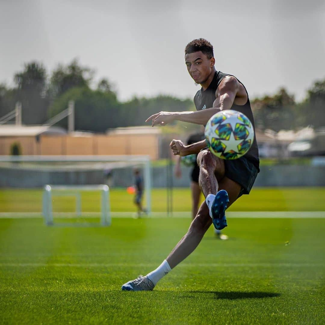 ジェシー・リンガードさんのインスタグラム写真 - (ジェシー・リンガードInstagram)「💪🏾⚽️☀️🇦🇪」2月6日 1時56分 - jesselingard