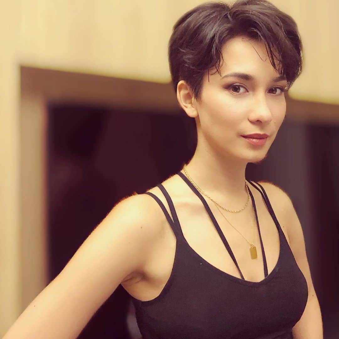 セリーナ・ジェイドのインスタグラム：「Work. Sleep. Work. Sleep. Repeat.」