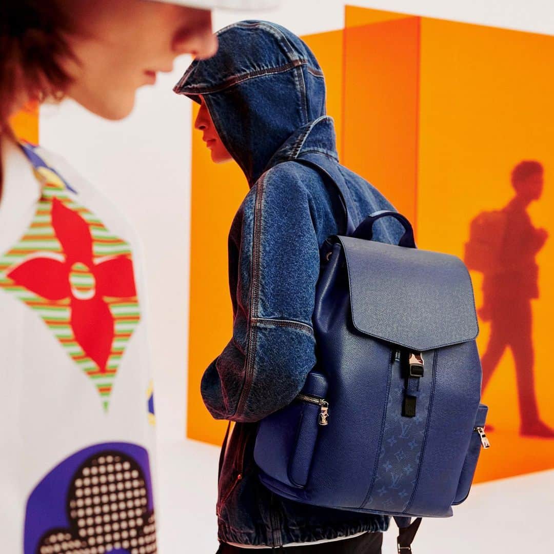 HYPEBEASTさんのインスタグラム写真 - (HYPEBEASTInstagram)「@hypebeaststyle: @louisvuitton has shared a new lookbook for its Spring/Summer 2020 collection showcasing colorful taïgarama leather goods inspired by Africa. The items are dressed in vibrant shades of "Lagoon Blue", "Vulcano Orange", "Bahai Yellow", and more. Expect a launch at the brand's flagship stores and online this March.⁠⠀ Photo: Louis Vuitton」2月6日 3時32分 - hypebeast