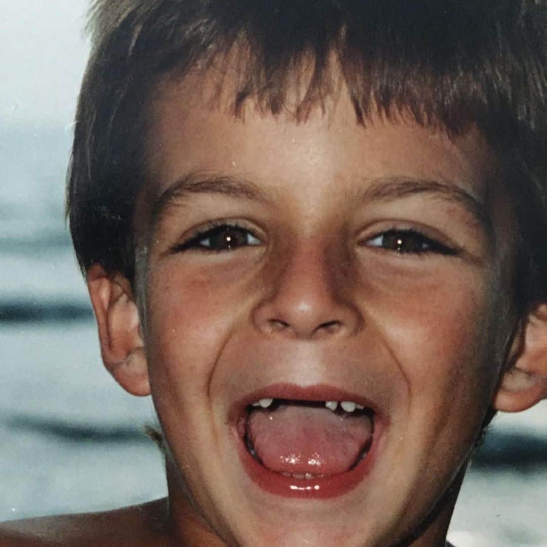 ジュリオ・ドナーティのインスタグラム：「30 sono un bel traguardo, sono passati tanti anni e la cosa più bella e’ quella di averli potuti vivere con tanta salute felicità ed emozioni.. grande merito e’ degli amici e delle belle persone che mi sono vicine, quindi un grazie di cuore a tutti per aver pensato a me in questo bel giorno e grazie per farmi passare sempre dei bei momenti insieme a voi!! Viva la vita 🥳🎂🤪🍾😁 #itsmybirthday #30 #felicità #life #grazie #sempregiovane #peterpan」