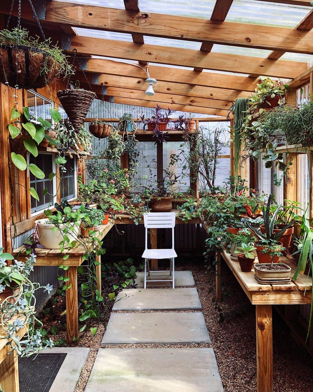Nicole Mejiaのインスタグラム：「Good morning everyone. Thanks for all the love and support on my last post! It’s exciting to see so many of you interested in a similar way of life and encouraging to hear from those who have already taken the jump. 🧗🏼‍♀️ This was the greenhouse attached to the studio I stayed at in Austin, TX the other night. It was truly magical!✨🌿🧝🏽‍♀️ If you want to check it out, search “Artisit’s South Austin Studio Bungalow” on @airbnb, or, I just linked it on my story. It was only $80/night and had a stocked and functional kitchen (minus food of course), art supplies for guest use, and a quirky yet homey decor. We enjoyed a clean bathroom, comfy bed, and private outdoor area, but this stunning greenhouse was defninitely the crown jewel of the place!🔮」