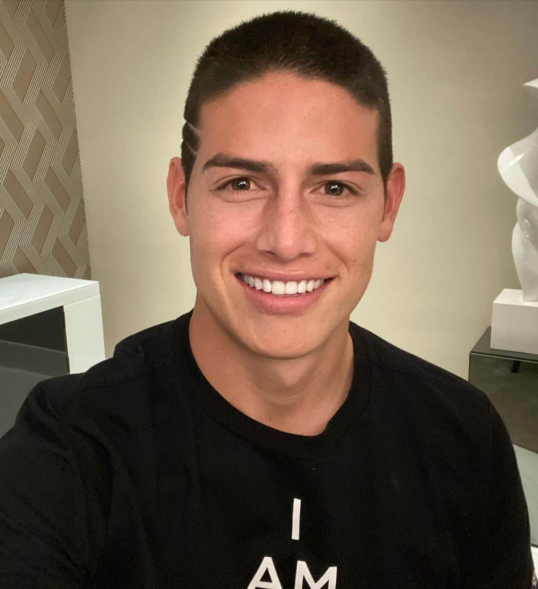 ハメス・ロドリゲスさんのインスタグラム写真 - (ハメス・ロドリゲスInstagram)「Nuevo look 😉 qué les parece? 😁」2月6日 5時57分 - jamesrodriguez10