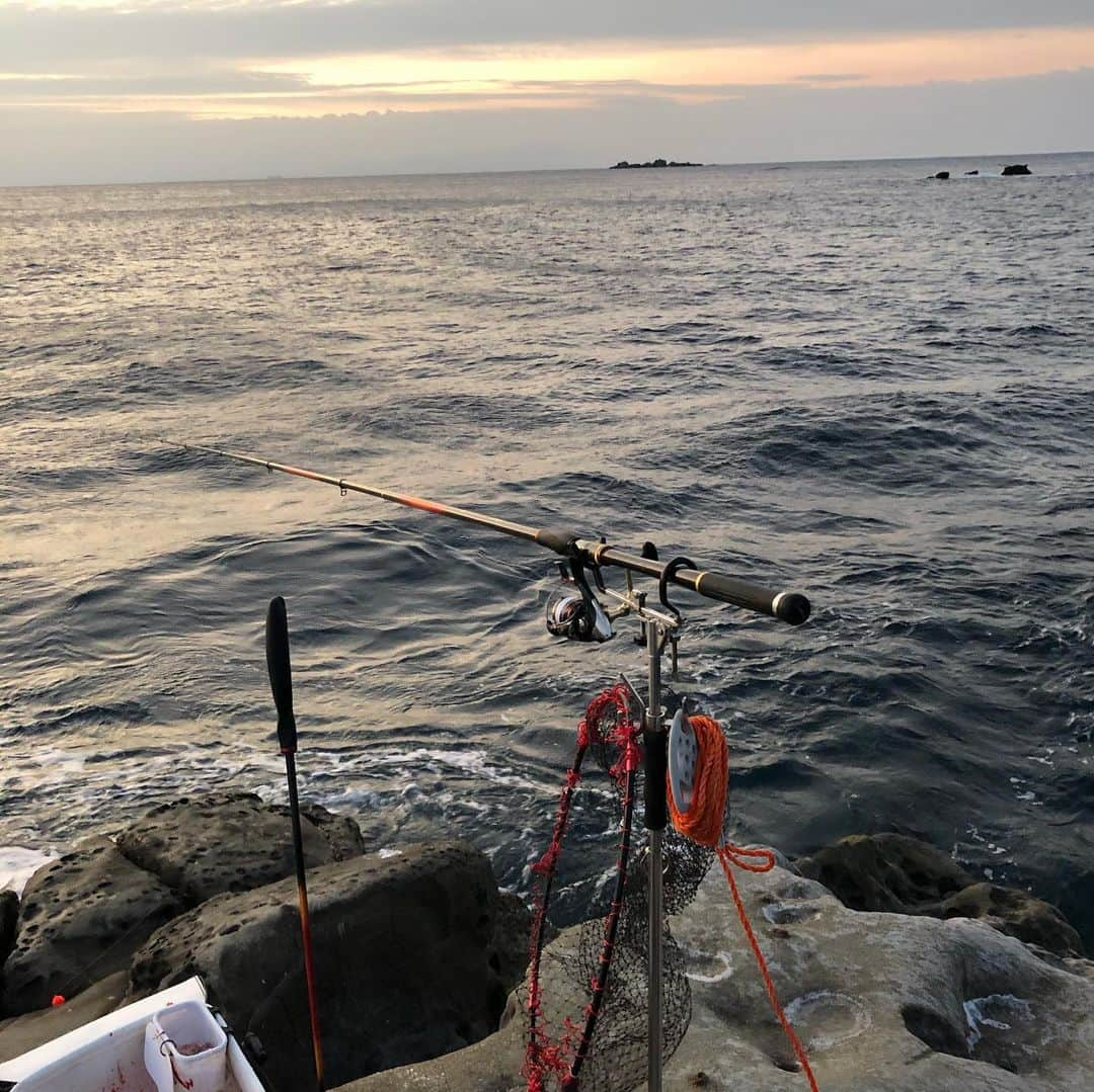 和田 一浩さんのインスタグラム写真 - (和田 一浩Instagram)「宮崎県の南郷で磯釣り🎣かいゆう丸でお世話になりました。釣果は青ブダイだけ。後は2回仕掛け丸ごとぶち切られました。 #磯釣り　#かいゆう丸　#宮崎県南郷　#和田一浩」2月6日 15時44分 - wadakazuhiro