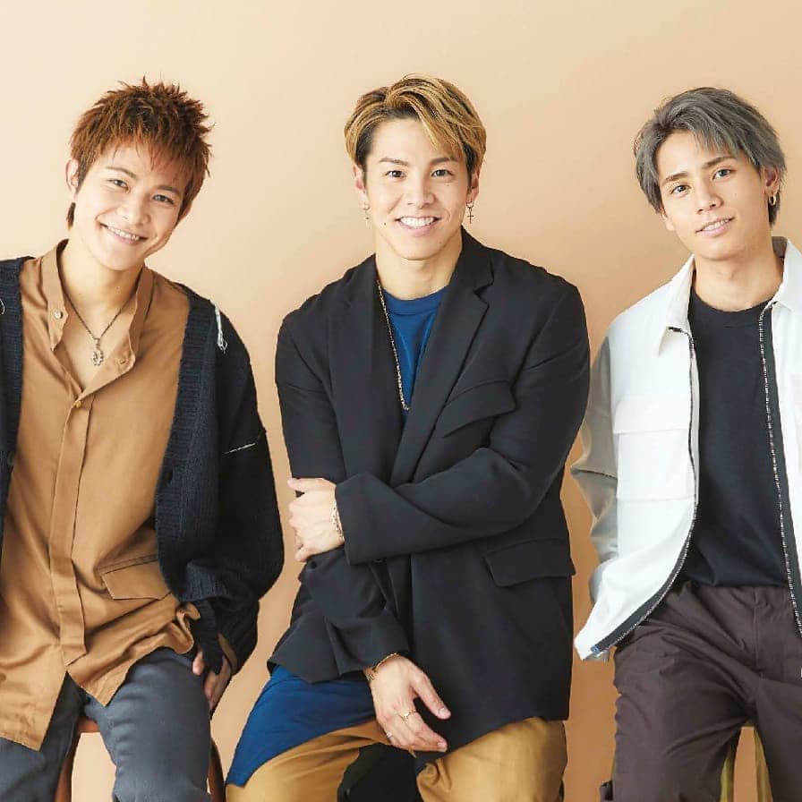 EX NEWSのインスタグラム：「「steady.」2月号 #THERAMPAGE #RIKU × #神谷健太 × #岩谷翔吾 に癒されたい！ . 📖https://amzn.to/36qpHkl」