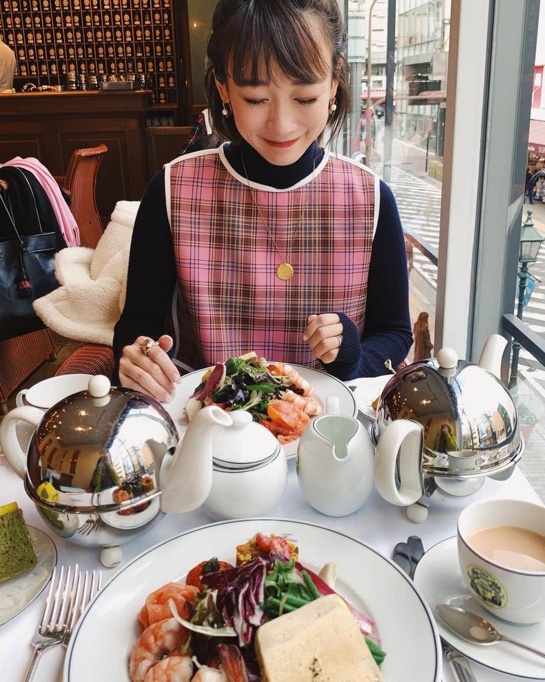 村上沙織さんのインスタグラム写真 - (村上沙織Instagram)「今日はまりなと久しぶりのLUNCH. マリアージュのLUNCHはサラダが最高に美味しいんだった♡ちょっと贅沢なサラダが幸せでした。  #lunch#ランチ#マリアージュフレール神戸 #mariagefreres  #神戸グルメ」2月6日 17時01分 - rosysaorimonster