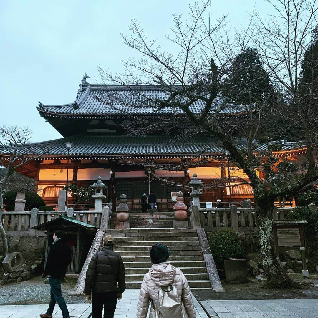 滝元吏紗さんのインスタグラム写真 - (滝元吏紗Instagram)「大阪天満宮🙏✨ 初めての有馬温泉🌸 炭酸煎餅って食べたらシュワシュワするのかと思って いただきましたが、そうではないのですね🤣」2月6日 8時52分 - lisatakimoto