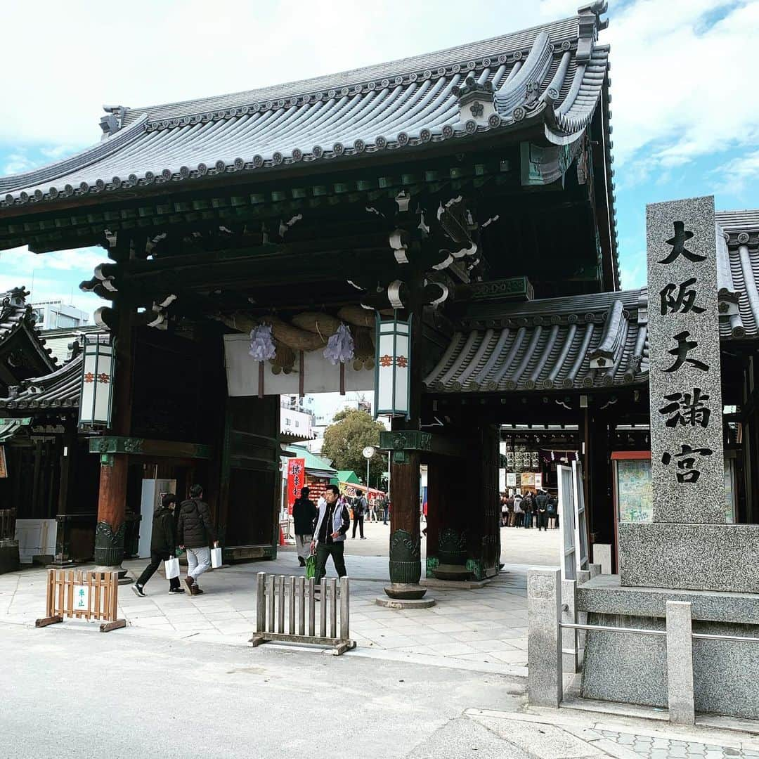 滝元吏紗のインスタグラム：「大阪天満宮🙏✨ 初めての有馬温泉🌸 炭酸煎餅って食べたらシュワシュワするのかと思って いただきましたが、そうではないのですね🤣」