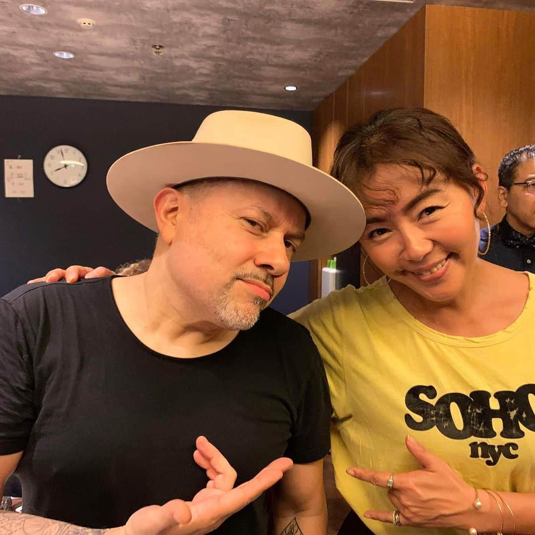 田中律子さんのインスタグラム写真 - (田中律子Instagram)「BLUE NOTE TOKYOで、　@bluenotetokyo 『LOUIE VEGA & THE ELEMENTS OF LIFE』 ルイベガのライブに行ってきましたー🙌 まさかのMISIAちゃんにも会えたり、LOUIE VEGA  @louievega とも写真撮ってもらったり、　@norihisamaekawa ノリさんありがとーーー🙏楽しい時間でした❤️ #bluenotetokyo  #louievega  #dj  #house  #大好き  #misia」2月6日 8時48分 - ri2kotanaka