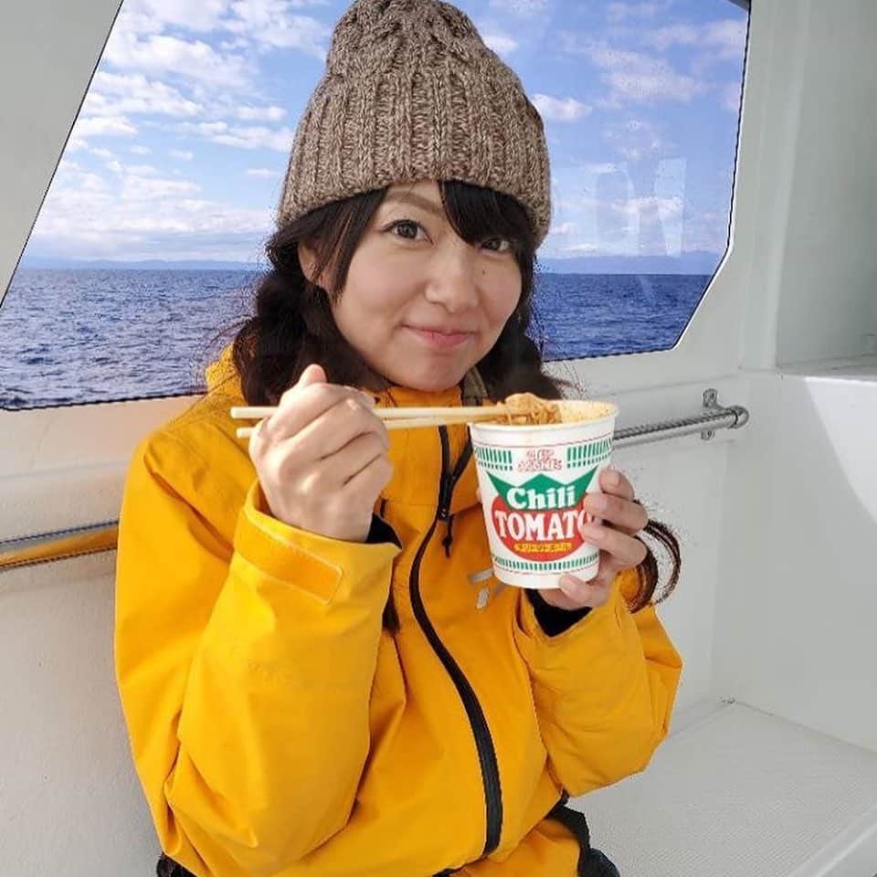 晴山由梨さんのインスタグラム写真 - (晴山由梨Instagram)「船上で食べるカップ麺は最高😋💕 . #釣り #釣りのお供 #船上めし #晴山由梨  #カップラーメン #カップヌードル #チリトマトヌードル」2月6日 9時38分 - hareyama_yuri