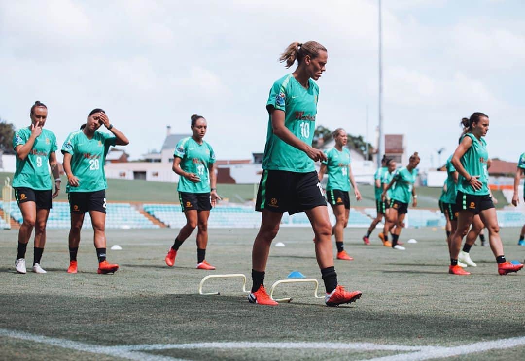 エミリー・バン エグモンドのインスタグラム：「MD -1 ⚽️」