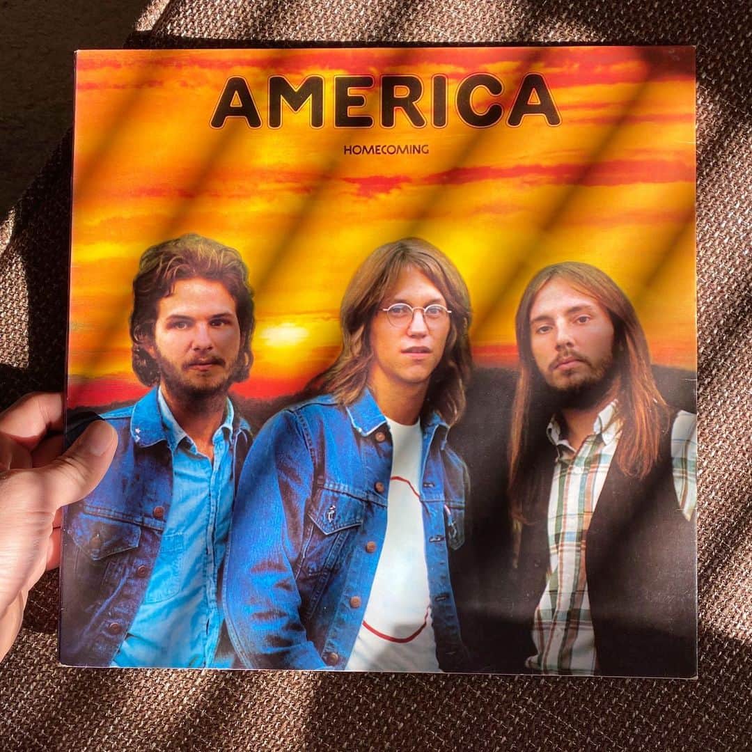 山田稔明さんのインスタグラム写真 - (山田稔明Instagram)「里帰りの朝に聴く1972年のアメリカ『HOMECOMING』。ジャケットの折り返しに「エンド・オブ・ザ・トレイル」のインディアンがいるのに気がついた。ああ、カリフォルニア。 #朝一番に聴くレコード」2月6日 9時40分 - toshiakiyamada