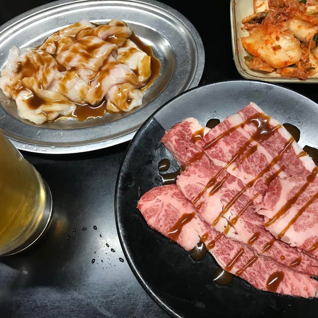 小谷あゆみさんのインスタグラム写真 - (小谷あゆみInstagram)「松阪牛食べにきた🐃 #松阪牛カルビ  #ひとり焼き肉デビュー  #一升びん平生町店  なんかここがいちばん古いらしい キムチおいしかった お隣もひとり焼き肉女子だった カウンターでひとり七厘なかなか楽しい」2月6日 9時56分 - vegeanaayu