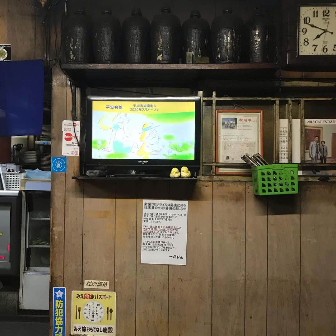 小谷あゆみさんのインスタグラム写真 - (小谷あゆみInstagram)「松阪牛食べにきた🐃 #松阪牛カルビ  #ひとり焼き肉デビュー  #一升びん平生町店  なんかここがいちばん古いらしい キムチおいしかった お隣もひとり焼き肉女子だった カウンターでひとり七厘なかなか楽しい」2月6日 9時56分 - vegeanaayu