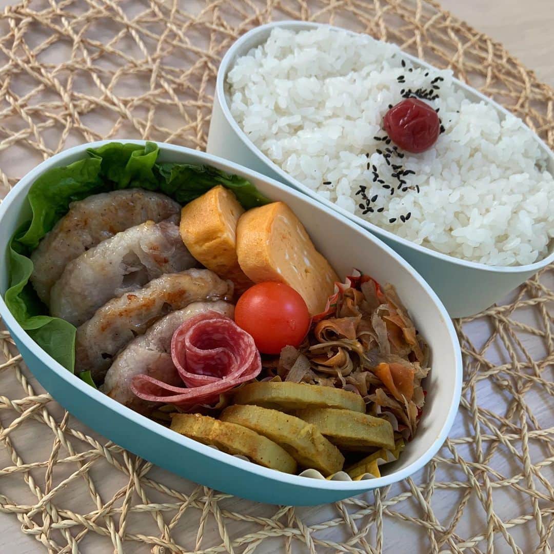 のインスタグラム：「#今日のお弁当  #蓮根の肉巻き#明太子マヨ出し巻き卵 #ごぼうとにんじんのきんぴら #蓮根のカレー煮#サラミ  #お弁当 #ミニ弁当 #本田弁当 #旦那さん弁当 #神ちゃん弁当」