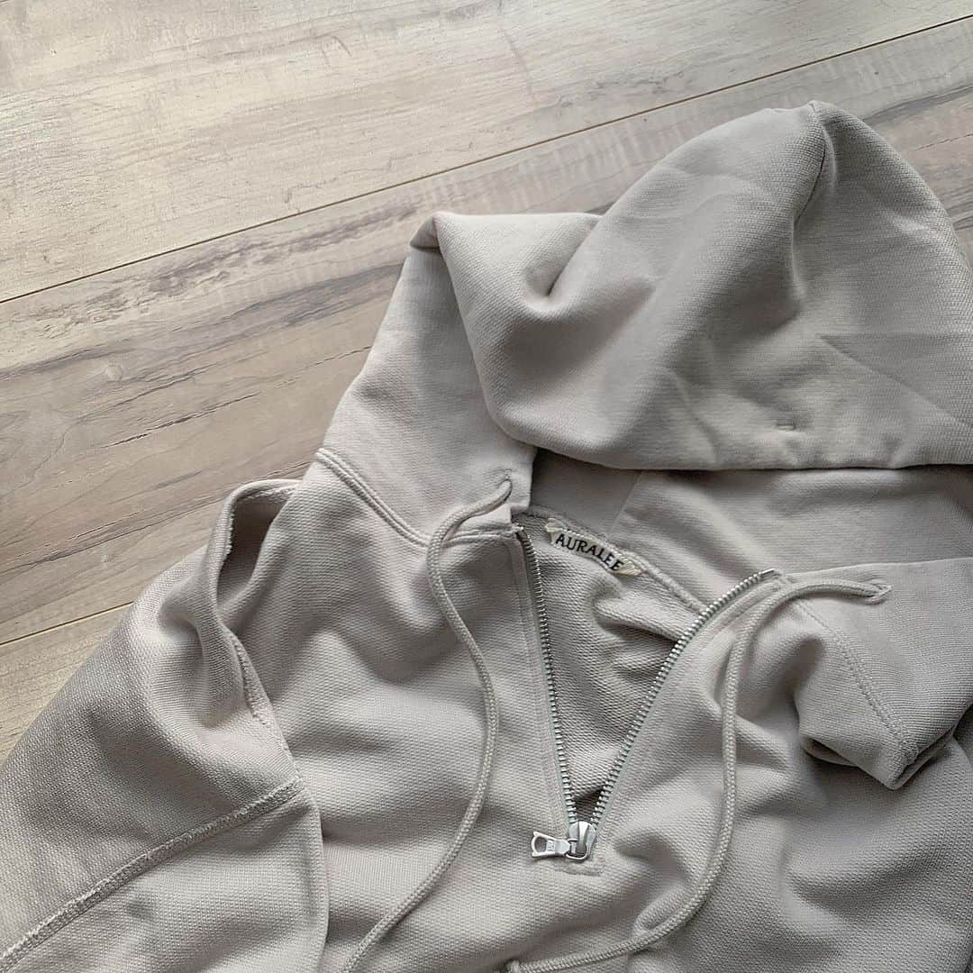 ukapiのインスタグラム：「⠀ ⠀ ベージュと悩んだ。けどgrayに。 ⠀ ⠀ #auralee #auralee2020ss #オーラリー」