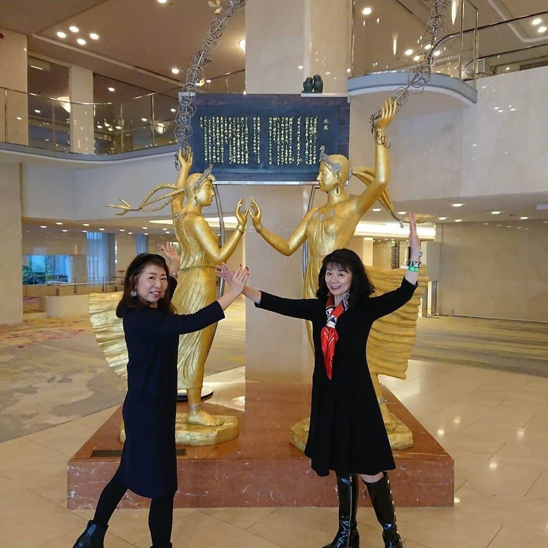 大津びわ子のインスタグラム：「2020.2.1〜2 新高輪グランドプリンス「飛天」と「パミール」の合間に、こんなことをしてしまうのは、関西人だから？いや、同級生の私たちだからか？！🤗🤪」
