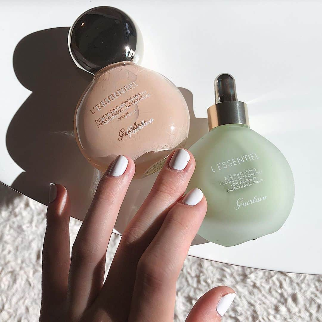 るうこさんのインスタグラム写真 - (るうこInstagram)「@guerlain から登場した #レソンシエルプライマー 人気の#レソンシエルファンデーション  と同じく97%天然由来でできているようです。  皮脂バランスのコントロールもしてくれる優れもの。  みずみずしく伸びもいいのでぷるっと肌の弾力を。 尚且つ毛穴もしっかりカバーしてくれるので 毛穴の目立つ鼻周り顎頬の上にしっかり乗せるのがおすすめです。  あわせてファンデーションも。  2／14日からメイクアップスペシャリストが全国の百貨店でメイクをしてくれるようなので、近くの百貨店カウンターでぜひ試してみてね❤️ #ゲラン#おススメコスメ #るうコスメ」2月6日 10時37分 - rororuko