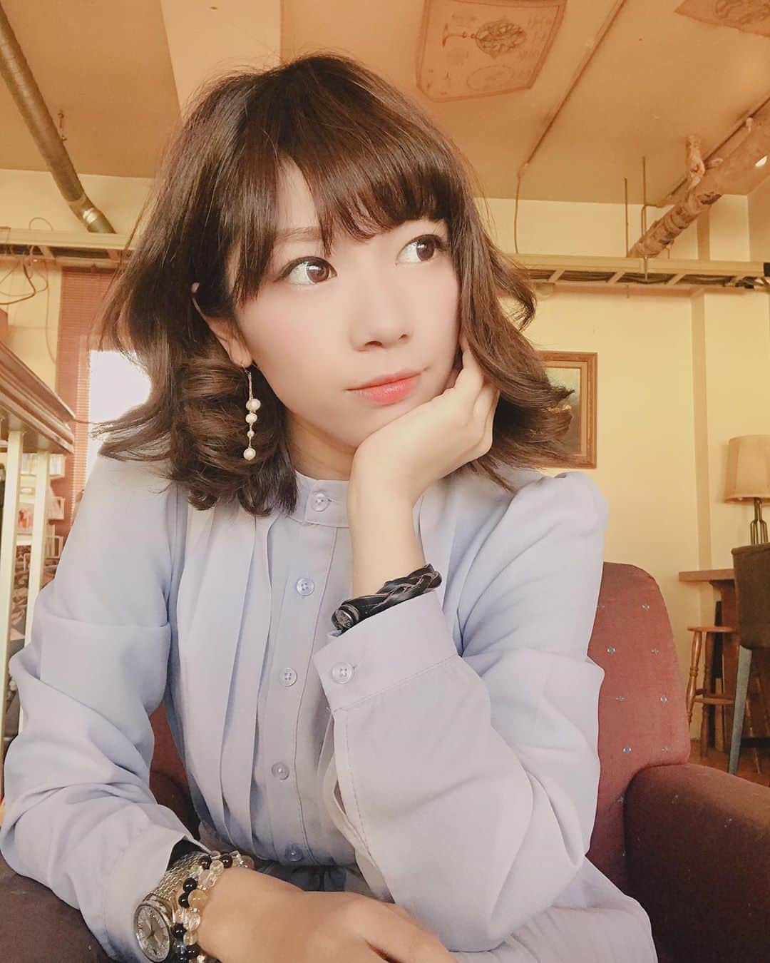 Rinanaのインスタグラム：「オシャレなカフェで撮影中。 いい匂いする〜 ・ #カフェ #cafe #東京カフェ」
