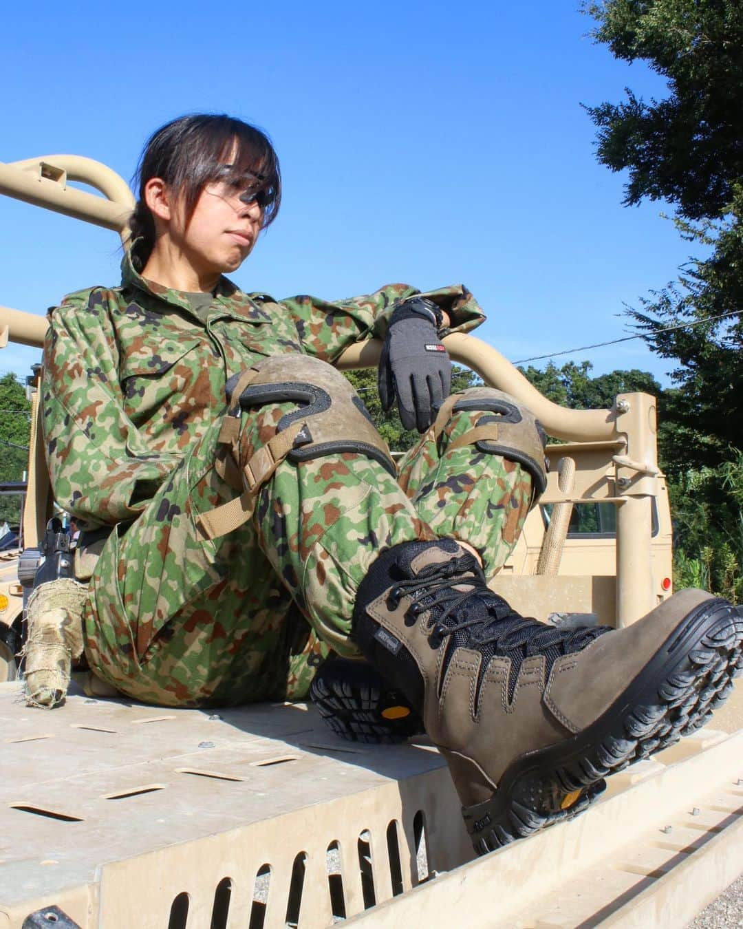 みりどる乙夜さんのインスタグラム写真 - (みりどる乙夜Instagram)「BATES Tactical Boots OPS10 Combat olive 【掲載】SATマガジン2019年11月号 中田商店×乙夜 こっちの色も素敵❤️ #tacticalboots #tacticalgear #tactical #boots #batestacticalboots #bates #combatboots #combat #military #militaryboots #milspec #militarywomen #polaris #polarismrzr #mrzr #arcteryxleaf #jgsdf #army #actionactress #training #crossblade #essjapan #ミリタリー #ブーツ #半長靴 #タクティカル #雑誌 #ミリドル #乙夜」2月6日 10時53分 - itsuya_miridoru