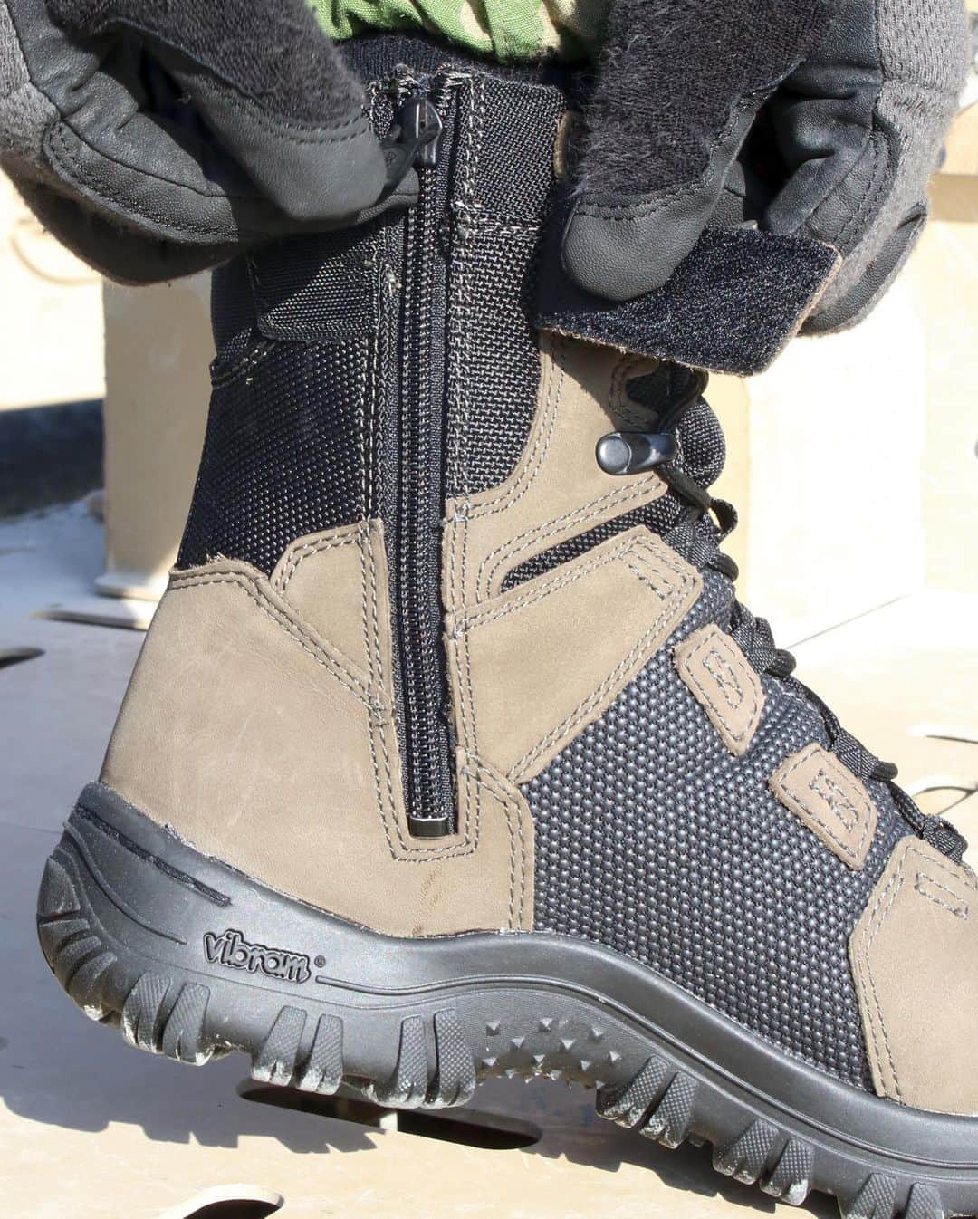 みりどる乙夜さんのインスタグラム写真 - (みりどる乙夜Instagram)「BATES Tactical Boots OPS10 Combat olive 【掲載】SATマガジン2019年11月号 中田商店×乙夜 こっちの色も素敵❤️ #tacticalboots #tacticalgear #tactical #boots #batestacticalboots #bates #combatboots #combat #military #militaryboots #milspec #militarywomen #polaris #polarismrzr #mrzr #arcteryxleaf #jgsdf #army #actionactress #training #crossblade #essjapan #ミリタリー #ブーツ #半長靴 #タクティカル #雑誌 #ミリドル #乙夜」2月6日 10時53分 - itsuya_miridoru