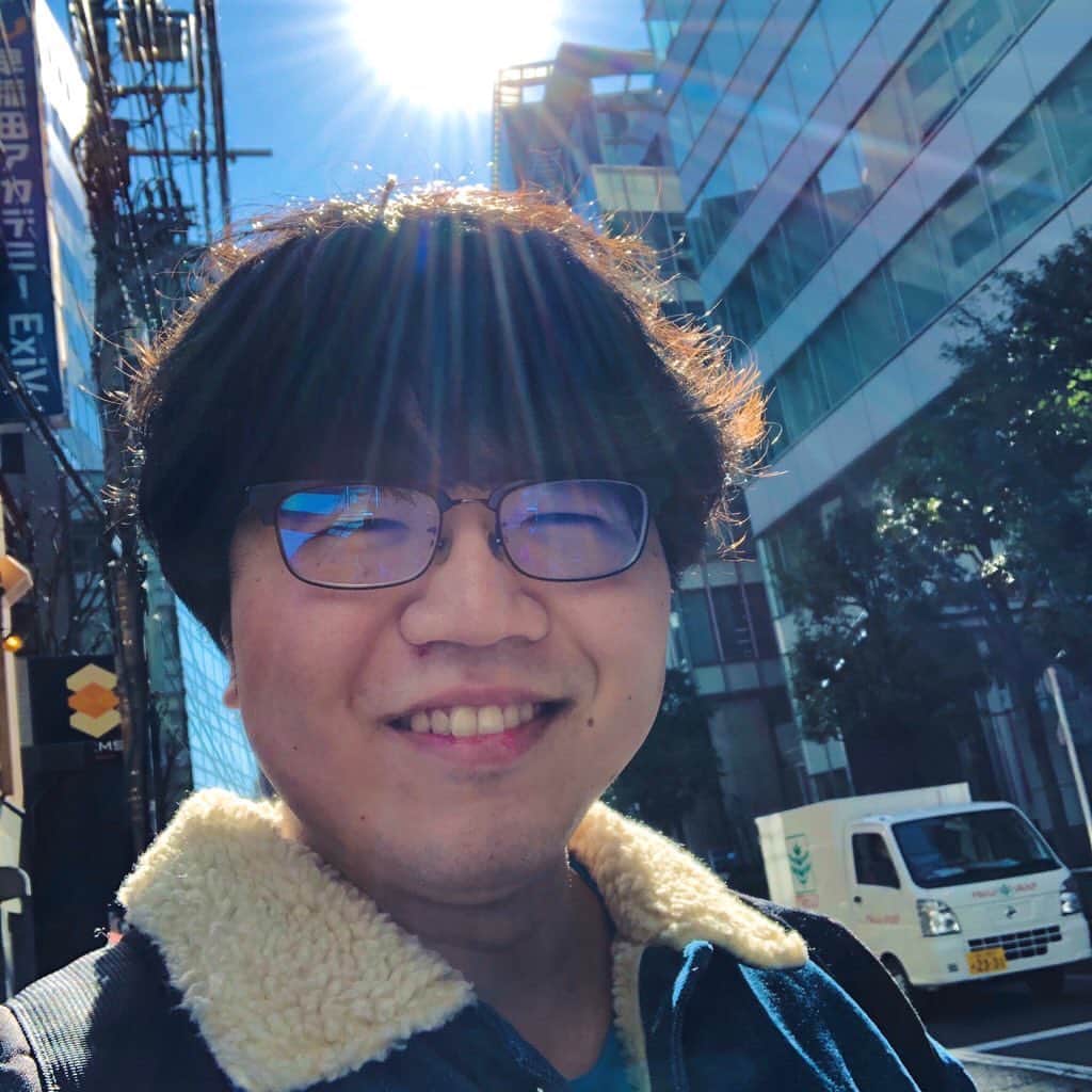 佐伯ポインティのインスタグラム：「太陽に可愛がられちゃった（出社ァ）」