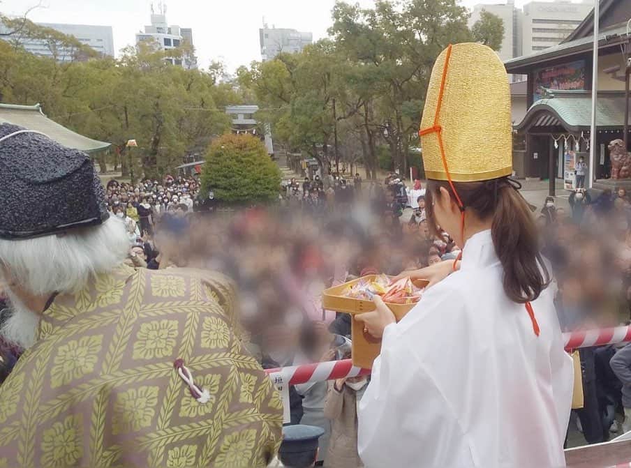 赤崎夏実のインスタグラム：「. 湊川神社節分祭 たくさんの方にお会いできて嬉しかったです♬︎ ありがとうございました♡ 2020年福がたくさんやってきそうヽ(´ー｀)ノ . #湊川神社 #節分祭 #豆まき #翌日の筋肉痛 #とんでもないのがきました #レオネッサラジオ #おはよう朝日です #エレクトーン」