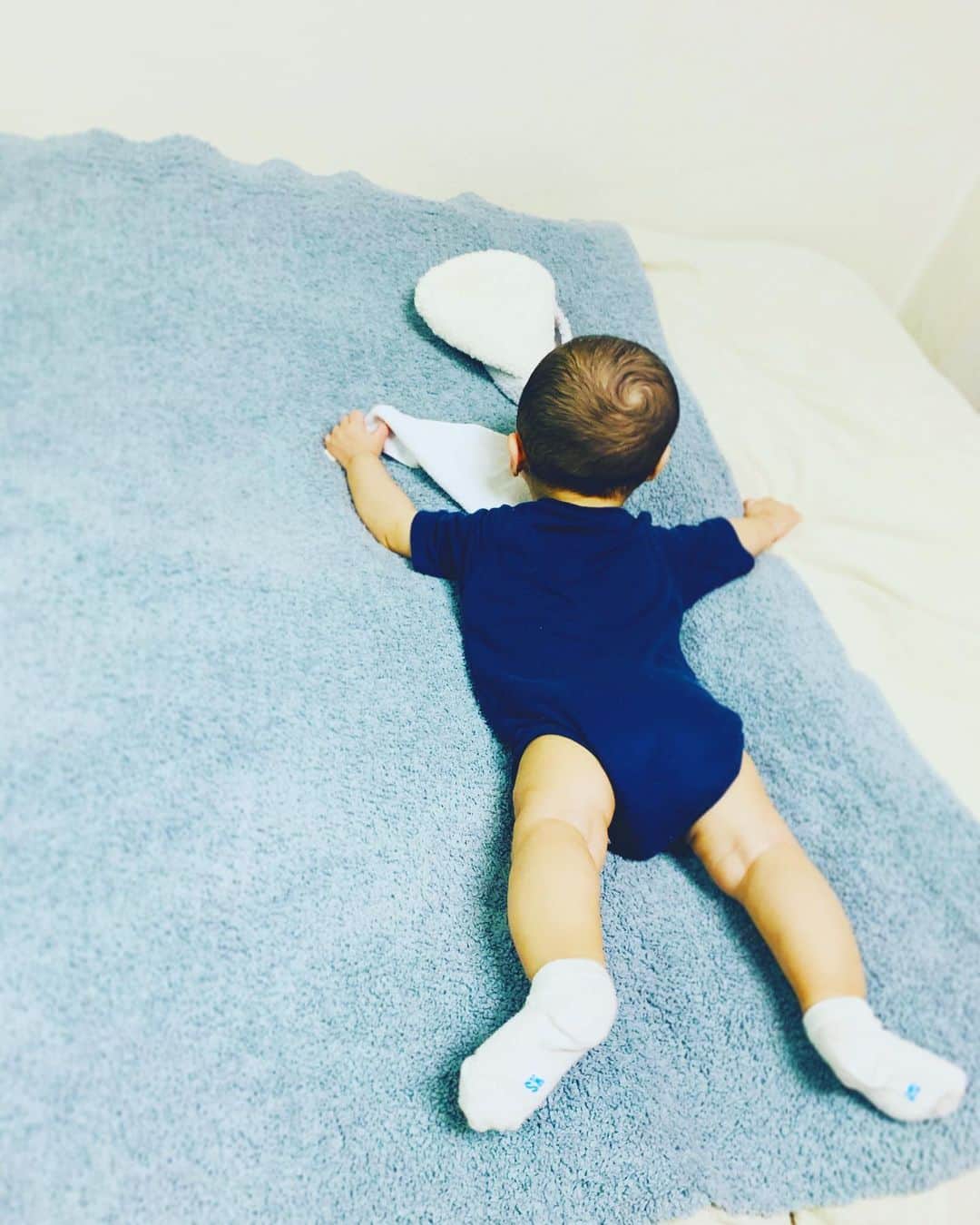 小林夏子のインスタグラム：「髪が少しずつ生えてきた息子の後頭部 つむじまでかわいくて 親バカってこわいですね  #myson #5months  #back #swirl #mom #days #love #life #thanks」