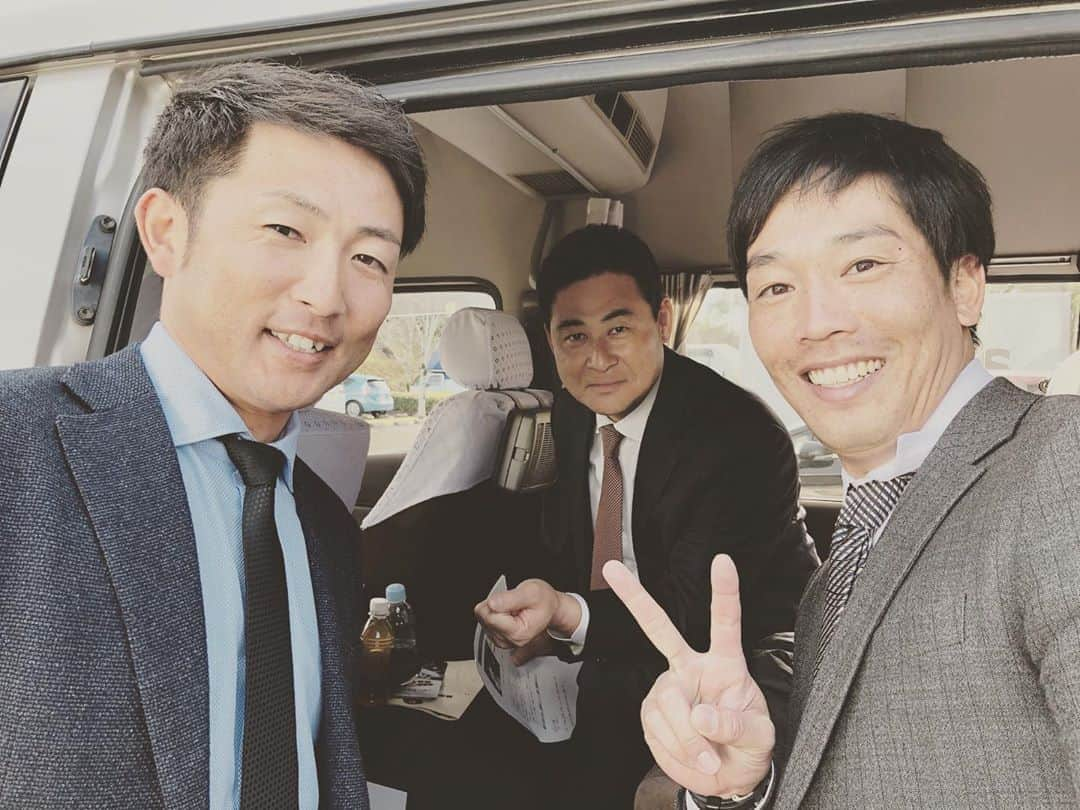 天谷宗一郎さんのインスタグラム写真 - (天谷宗一郎Instagram)「日南キャンプから帰ってきました。 とても暖かったので、選手には最高の第1クールになったと思います！ 尊敬するお二人と。 #カープ #日南キャンプ #前田智徳 さん #梵英心  #まさか #この2人とスーツで #実はめちゃきさく #なのは内緒 🤫 #天谷宗一郎 #RCC」2月6日 17時24分 - soichiroamaya