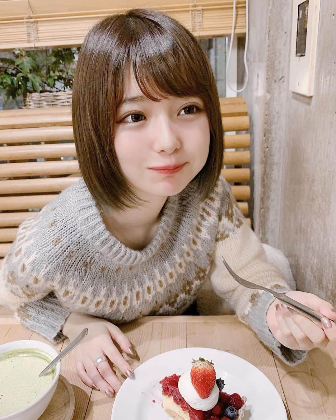 美女美容事情さんのインスタグラム写真 - (美女美容事情Instagram)「《美味しすぎて🍓💭⁉️》⁠ *⁠ リポストを使って、素敵な写真📷✨を投稿されてる方を紹介させて頂く⠀⠀⠀⁠ 【💄美女美容事情💅】のコーナーです✨⁠ *⠀⠀⠀⠀⠀⠀⁠ いいねやコメント、フォローして応援してね❤︎🥰🎶⁣⁠ *⠀⠀⠀⠀⠀⠀⁠ 今回ご紹介させて頂きますのは❤︎⁠ sarimaruさん< @pika.870 >の素敵なお写真📸⠀⠀⁠ *⠀⠀⁠ とっても美味しそー💕💕いちごに負けず可愛らしいsarimaruさん🍓美味しすぎて半目に⁉️👁⠀そんな所も可愛いsarimaruさん😍 *⠀⠀⠀⁠ sarimaruさんのアカウントには他にも素晴らしい投稿が沢山ありますので是非覗いてみてくださいね💁‍♀️💙⠀⠀⁠ *⠀⠀⠀⁠ sarimaruさん< @pika.870 >⠀⠀⁠ 素敵な投稿ありがとうございました☺️📸✨⠀⠀⠀⠀⠀⠀⠀⁠ △▼△▼△▼△▼△▼△▼△▼△▼△▼⠀⠀⠀⠀⠀⠀⠀⠀⠀⠀⠀⠀⠀⠀⠀⠀⠀⠀⠀⠀⠀⠀⠀⠀⠀⠀⠀⠀⠀⠀⠀⠀⁠ ❤🧡💛「美女美容事情」💚💙💜⠀⠀⠀⠀⠀⠀⠀⠀⠀⠀⠀⠀⠀⠀⁠ 👇掲載ご希望の方は👇⠀⠀⠀⠀⠀⠀⠀⠀⠀⠀⠀⠀⠀⠀⠀⁠ @b_b_j.jタグ付けと🖤 ビジョビ⠀🖤タグ付けお願いします✨⠀⠀⠀⠀⠀⠀⠀⠀⠀⠀⠀⠀⠀⠀⠀⁠ ――――――――――――――――⠀⠀⠀⠀⠀⠀⠀⠀⠀⠀⠀⠀⠀⠀⁠ ～姉妹アカウントのご紹介～⠀⠀⠀⠀⠀⠀⠀⠀⠀⠀⠀⠀⠀⠀⠀⠀⠀⠀⠀⠀⠀⠀⠀⠀⠀⠀⁠ ◇美容情報を紹介している«美女美容事情～Beauty～»⠀⠀⠀⠀⠀⠀⠀⠀⠀⠀⠀⠀⠀⠀⠀⠀⠀⠀⠀⠀⠀⠀⠀⠀⠀⁠ ( @b_b_j.j_b )⠀⠀⠀⠀⠀⠀⠀⠀⠀⠀⠀⠀⠀⠀⠀⠀⠀⠀⠀⠀⠀⠀⠀⠀⠀⠀⁠ ◇美しい旅スポット紹介をしている«美 spot»⠀⠀⠀⠀⠀⠀⠀⠀⠀⠀⠀⠀⠀⠀⠀⠀⠀⠀⠀⠀⠀⠀⠀⠀⁠ ( @b__spo )⠀⁠ ⠀⠀⠀⠀⠀⠀⠀⠀⠀⠀⠀⠀⠀⠀⠀⠀⠀⠀⠀⠀⁠ よかったらこちらも覗いてみてね✨⁠ ――――――――――――――――⠀⠀⁠ #オシャレ #ファッション ⠀⠀⠀⁠ #大人カジュアルコーデ ⠀⠀⠀⁠ #オトナ女子 #フェスコーデ⠀⠀⁠ #美意識向上 #ラフコーデ #美意識 ⠀ ⠀⠀⠀⠀⠀⠀⠀⠀⁠ #女子力 #女子力向上 ⠀⠀⠀⠀⠀⠀⠀⁠ #ファッション好き #アクティブ ⠀⠀⠀⠀⠀⁠ #フェス #女子力アップ⠀⠀⠀⠀⠀⠀⠀⠀⁠ #カジュアルファッション ⠀⠀⠀⁠ #ワントーンコーデ#ブラックコーデ⠀⁠ #naturalbeauty #makeup⠀⠀⠀⠀⠀⁠ #カメラ女子 #カメラ⠀⠀⠀⠀⁠ #ファインダー ⠀#ヘアスタイル⠀⠀⠀⁠ #japanese #japanesegirl ⠀ ⠀⠀⠀⠀⁠ #ニット#いちご #🍓」2月6日 12時18分 - b_b_j.j