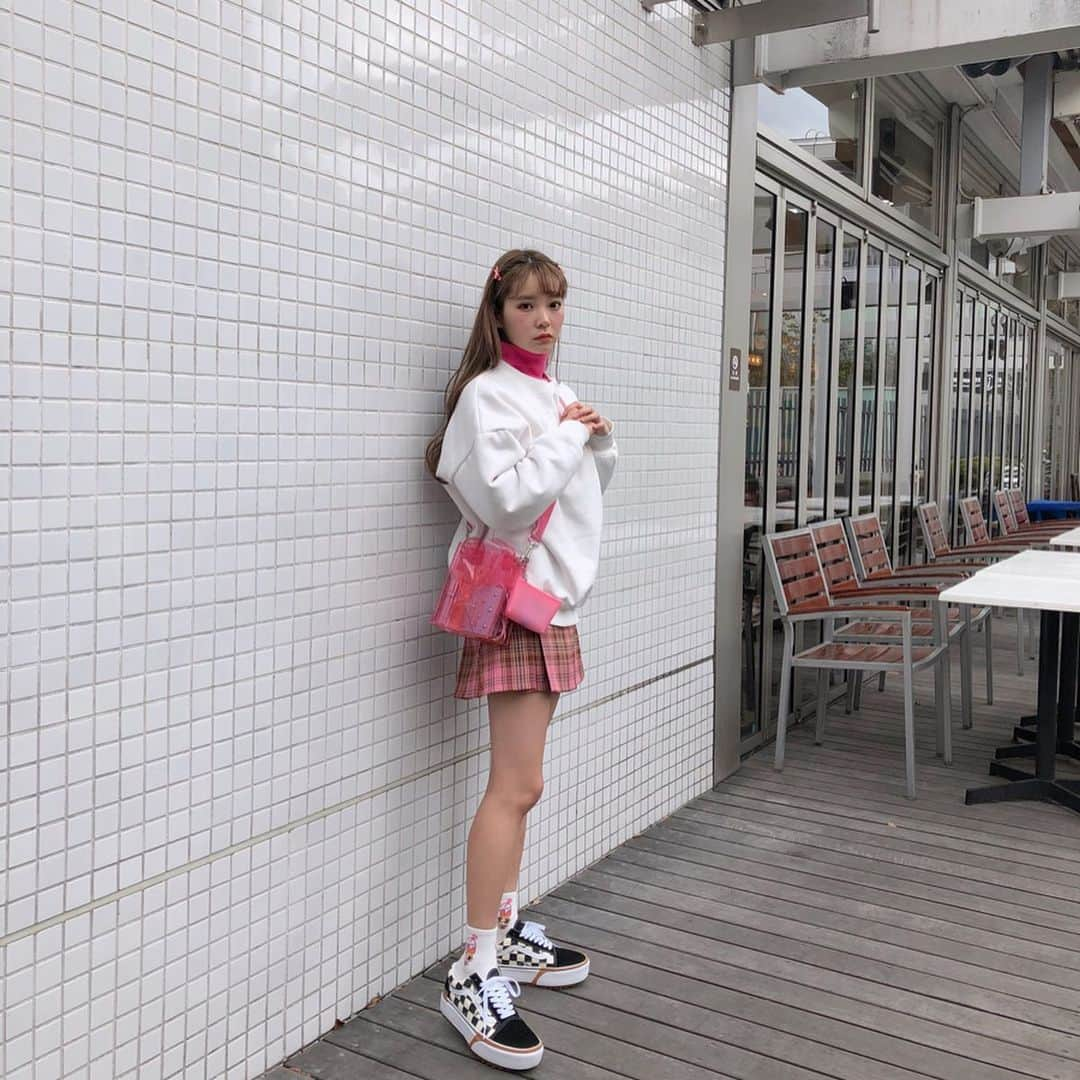 mimさんのインスタグラム写真 - (mimInstagram)「おNewの靴👟をゲットしたので 早速履いてお出かけ 気分アゲアゲ🥰  #vans#vansjapan#fashion#instagood#mim_ootd#followme#157cm#pink」2月6日 12時26分 - mim_11_11