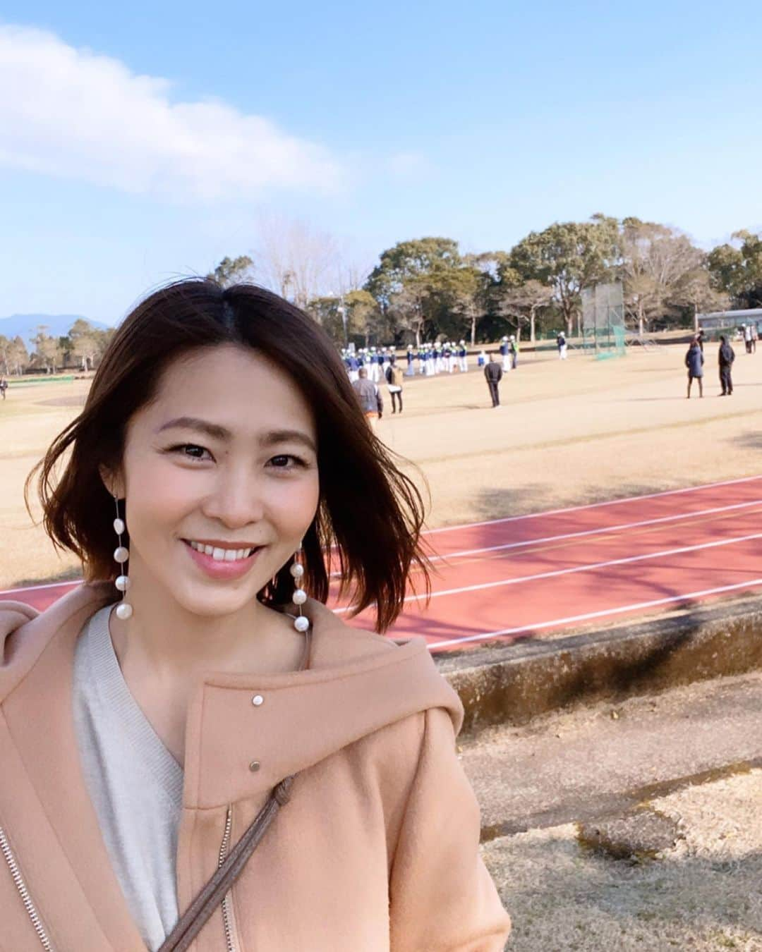 坂元美香さんのインスタグラム写真 - (坂元美香Instagram)「初めての宮崎がとっても楽しく🤩キャンプ巡りもすごく楽しかったのです。 . 一人でキャンプ巡って、一人で食べ歩き、一人で飲み歩き、仲良くなった地元の方に言われたこと。  免許持ってなくてよく宮崎来ようと思いましたね！ どうやって移動するつもりだったんですか？ 電車で移動できると思ってたなんて宮崎なめんなよ。 キャンプをタクシーで回ろうと思ってたなんてさすが東京の勝ち組！ 東京に生まれた時点で勝ち組ですわね！ 何も調べないで宮崎来ちゃうところがすごい。 . などと言われ放題🤣結論的にいうとわたしは無知なのです…😐でもなんとかなるものです。困ったら誰かに聞けば教えてくれるし、みんな優しい☺️来年もまた行けるといいな。出会ったみなさまThank you！ . #宮崎キャンプ #野球女子」2月6日 12時43分 - mika_saka