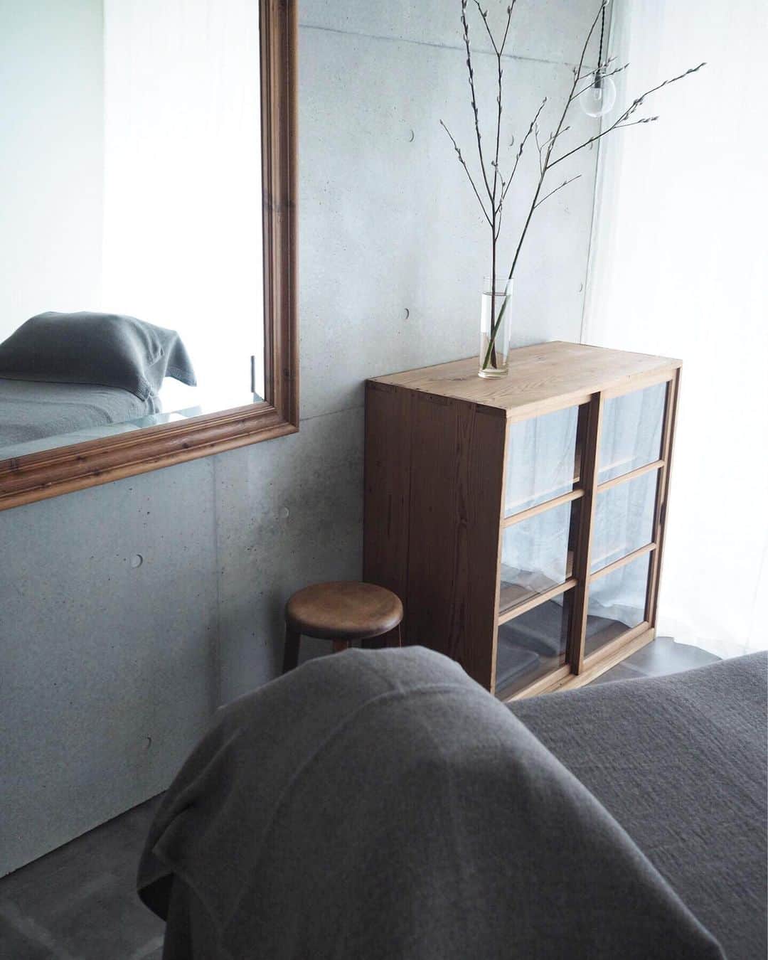 Tomohide Furuyaのインスタグラム：「”works” . . . works | interior design at machida tokyo @node_tasworks . . イギリスのアンティークミラー がいい感じに効いてくれました。 . . #tas_works #interiordesign #interior #空間デザイン #店舗デザイン #住宅デザイン」