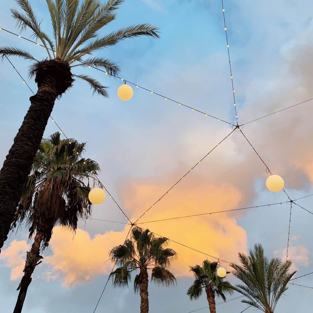 高木りなのインスタグラム：「PM 5:20...🌴 フィルター使わずこの色。 癒される... 노필터 하늘...♡ . . #필터없음 #노필터 #노을 #하늘 #로스앤젤레스 #캘리포니아 #加工なし #今空 #夕焼け #ロサンゼルス #カリフォルニア #sky #nofilter #sunset #losangeles #california #healing #calm」