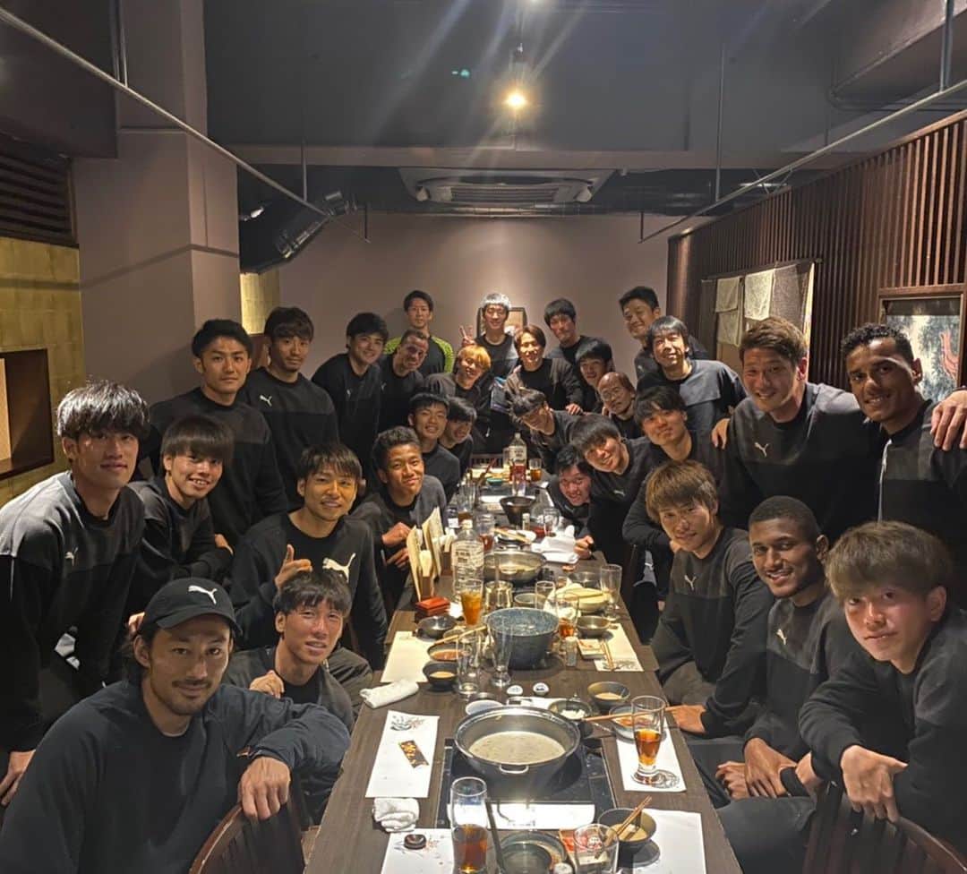 のインスタグラム：「食事会  昨日はチームみんなで食事🍽 アグー豚のしゃぶしゃぶ絶品でした！ とてもいい時間でした😆  みんなで今シーズンも頑張ります！！ #川崎フロンターレ #frontale」